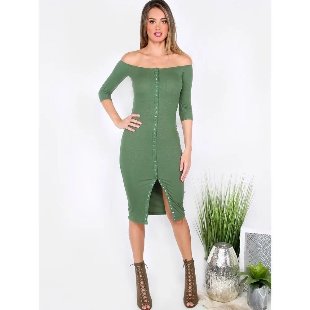 ✨HP 3-4-17✨ Button Front Off The Shoulder Dress✨